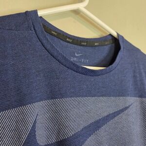 Nike Dri-FIT Men M Blue Graphic Swoosh Training TShirt Short Sleeve Athletic Tee